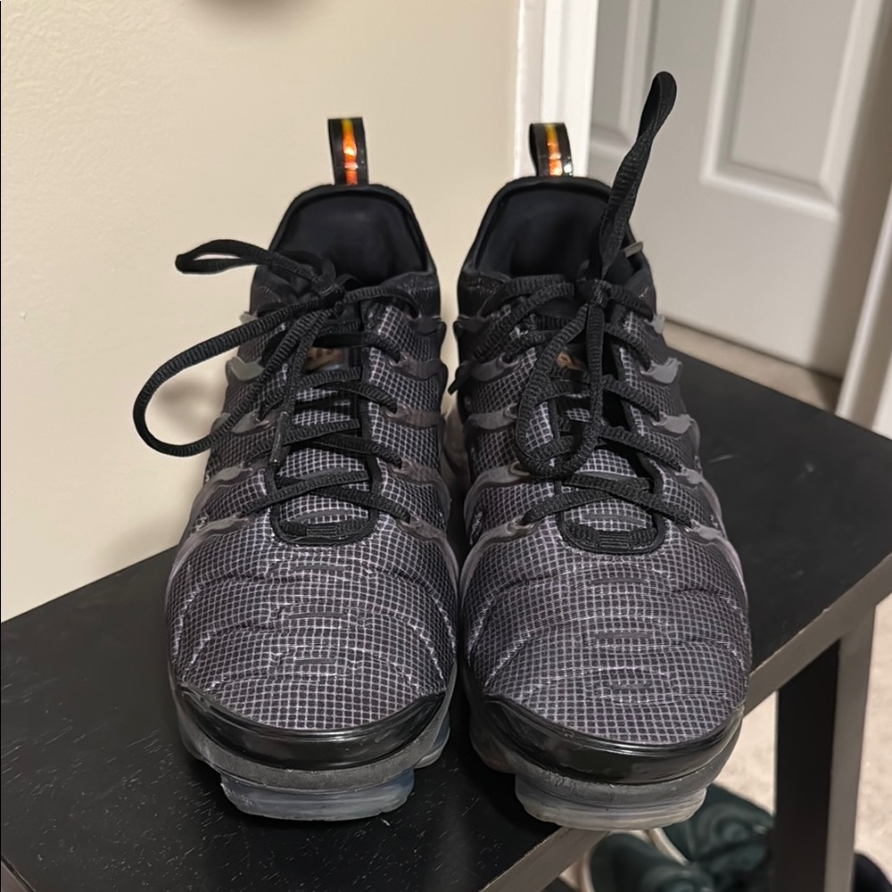 Nike Vapormax Plus Sneakers - Picture 5 of 7